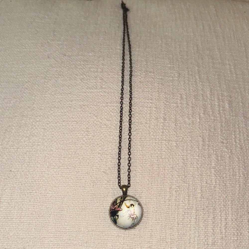 Elegant Gold Pendant Necklace